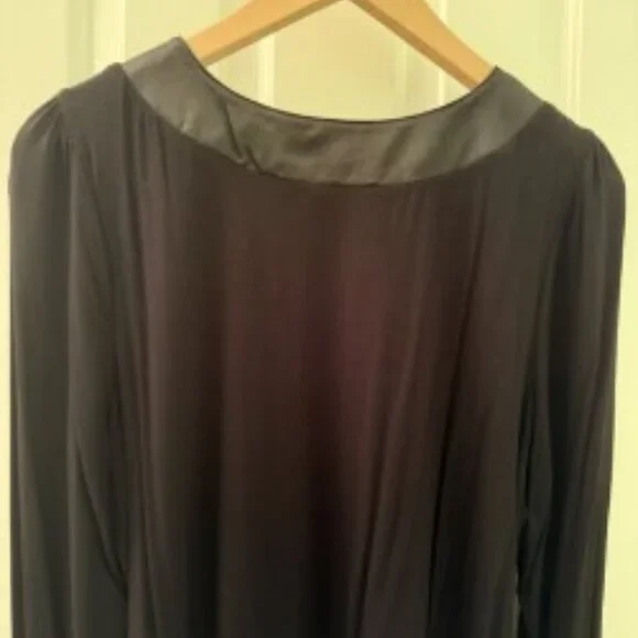 Woman's Top - Picture 5 of 6